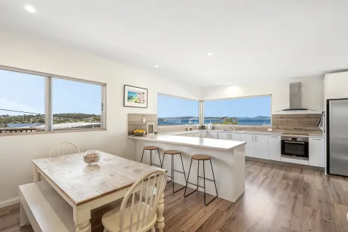 Escape to Coastal Tranquility - 400m from Primrose Sands Beach - Boutique