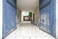 Architect-designed house in Tours center garden terrace, A/C, parking