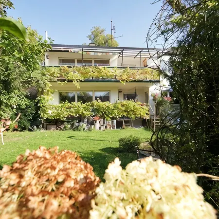 Large, quiet vacation apartment (approx. 70sqm) with large balcony and shared use of the garden