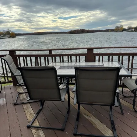 Lakefront house 2-bedroom house in delightful Michigan Center with WiFi, AC