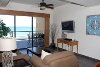 Beautiful Ocean Front, 2 Bedroom + Bonus Room - NEW LOWER RATES & DISCOUNTS - Boutique