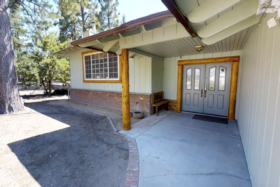 Photo 4 of 6