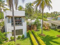 Beautiful Beachfront house, ideal for big families Hotels in 
