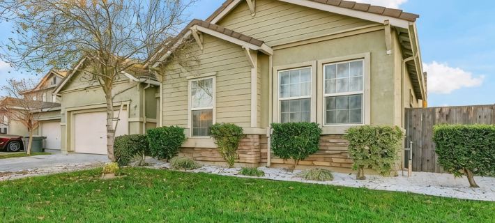 Spacious 4 BR home-Near UC Merced- quit neighborhd Hotels in Merced