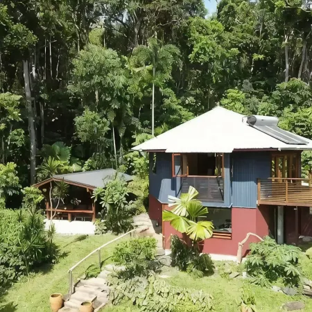 Treeverb Beach House : Hexagonal Beach house in the Daintree