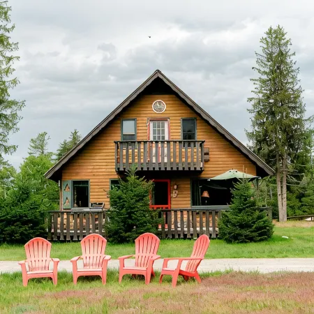 Sweet Chalet by the Lake!