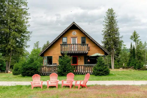 Sweet Chalet by the Lake!
