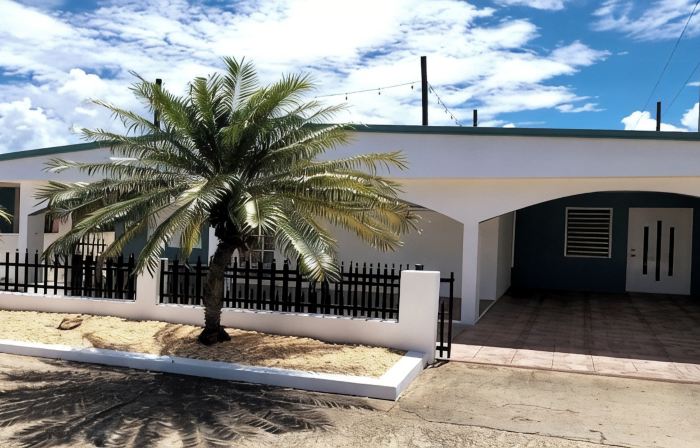 Quiet cozy 1 bedroom 1 bathroom just 2 blocks from beautiful beaches!