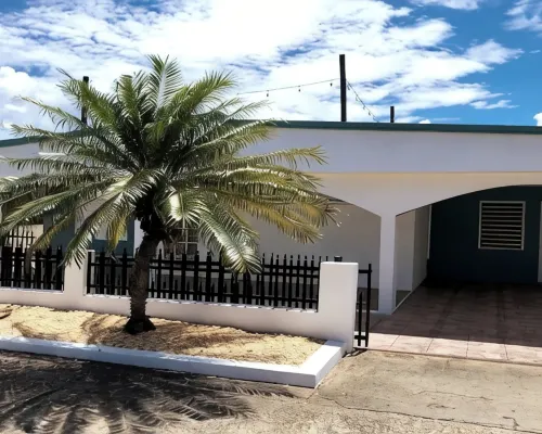Quiet cozy 1 bedroom 1 bathroom just 2 blocks from beautiful beaches! Hotels in Arecibo