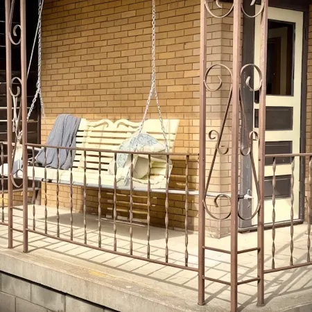 Historic 1884 Victorian Upstairs Unit.  Walk to everything!  Close to elk!