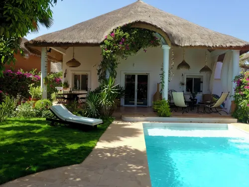 Swimming pool villa in secure residence with dream beach! 150 m from shops - Villas