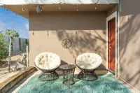 Village House - Hot Tub, Pool, walk to downtown shops - Pools
