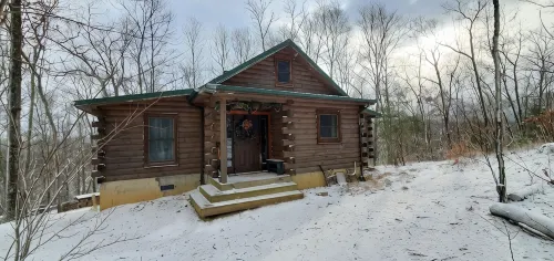 Cozy Cabin on 11 acres w/ Lake&Mtn Views. wifi, great cell svc moderated AC.