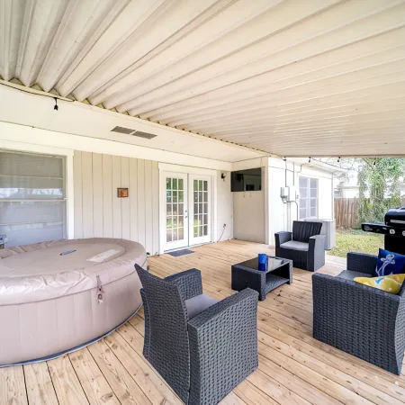 4 bedroom house near, 15 min from Magnolia