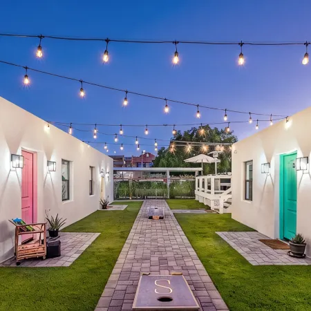 Be in the Heart Of Chandler, Walking Distance to Golf, Shops, Resturants, & More