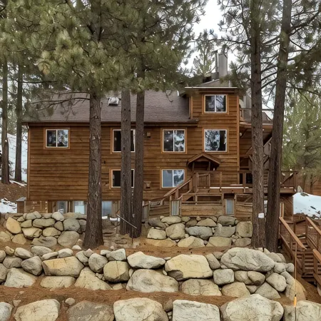 Walk to Stagecoach Lift - 5Br Luxury Ski Cabin - Private Hot Tub - 3 Fireplaces