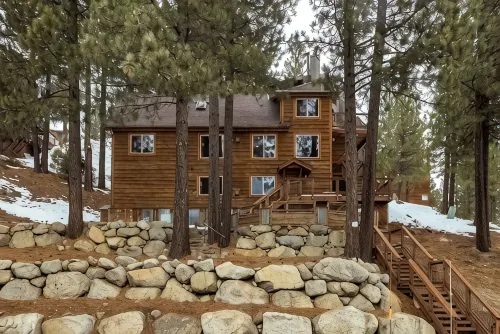 Walk to Stagecoach Lift - 5Br Luxury Ski Cabin - Private Hot Tub - 3 Fireplaces - 4-Star