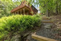 Beautiful year round home on Sebec Lake - Homestays