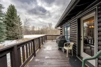 Enjoy a peaceful retreat and a fisherman's dream on Rock Creek! - シャレー