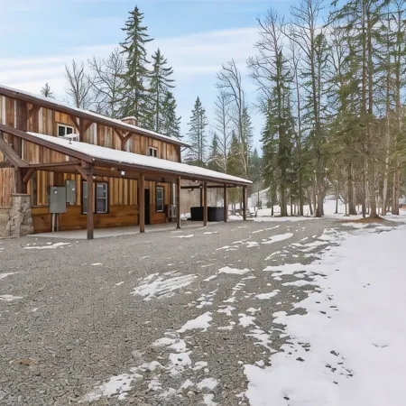Peaceful cabin overlooking meadow with hot tub