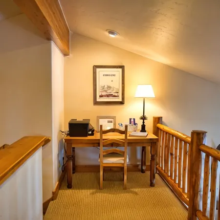 Mountain 4bed 5bath Townhome w Pool, Hot tub, Shuttle, just steps to base.
