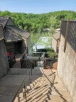 Charming Lake Villa nestled in a quiet cove of Lake of the Ozarks - 4 ดาว