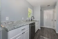 Cheerful 3 bedroom house near downtown and close to hospitals