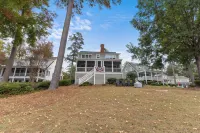 Gorgeous Lakefront Cottage at Reynolds Lake Oconee in highly desired Marina Cove - 4-Star