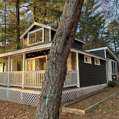Cabin at Sunshine-Situated on the Sandy Shore of Long Lake