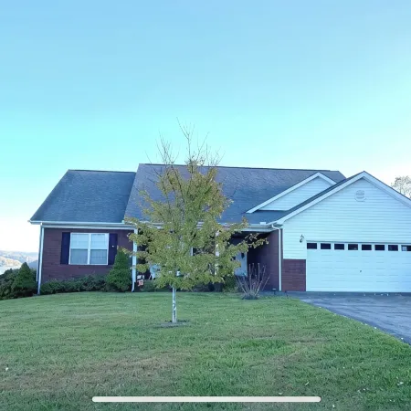 Falcons Crest @ Sugar Hollow (Huge home with Covered Slip and Reserved Parking)