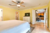 Palm Villa: New Remodel / Waterfront / Salt Water Pool! - 4 stjerner