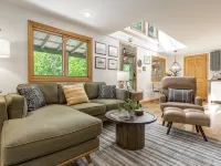 Stone Creek Cottage: PSU Creekside home on Spring Creek Hotels in Benner Township