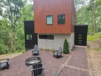 山脊高處的驚艷現代木屋，享有日出和日落景觀
