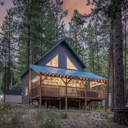 Newly owned Cabin w/ private hot tub, A/C & covered deck - Dog Friendly!