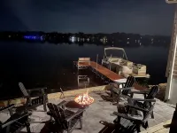 Tichigan Lake House - Pontoon Boat & Fire Pit - Dog Friendly - Newly Renovated -  Habitaciones en casas particulares