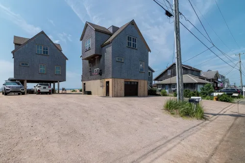 Coastal getaway with water views in every room - Wi-Fi