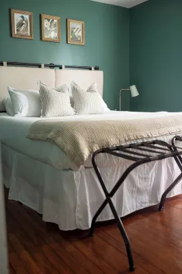 Cozy Cottage Between the Ark and Creation Museum