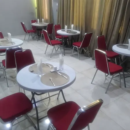 Monarchs Luxury Palace Hotel