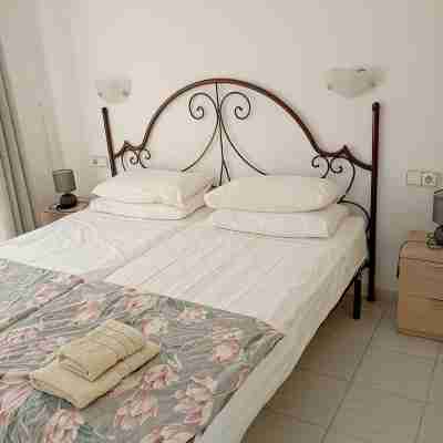Duplex Apartment, with private garden, in quiet complex Rooms