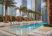 SLS LUX Brickell管理的套房 - 無邊際泳池