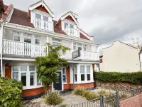 Beaches Guest House - Хоумстей
