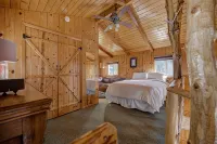 Iconic Mountain Cabin | River | Couples | Peaceful (pet-friendly)