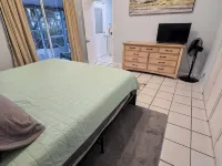 Yankeetown, Waterfront, Pet Friendly, 6 People, Floating Dock, Pool Table. Hotels in Inglis