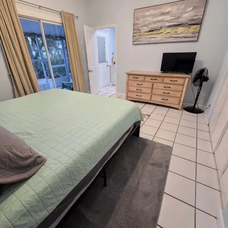 Waterfront Withlacoochee River Canal, 2/1.5, Pet Friendly, Pool Table, Kayaks! Hotels in Inglis