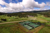 Luxury home on the golf course with spacious deck overlooking the mountains - Pool