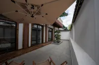 Xueting Songluange Hot Spring Courtyard Homestay  (Yanji Folk Custom Park Branch)