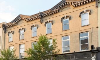 Sonder the Broughton Apartments Historic District