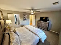 Lake Keowee Lakefront Cove, Private Dock, Boat Parking, Kayaks & more - 4-Star