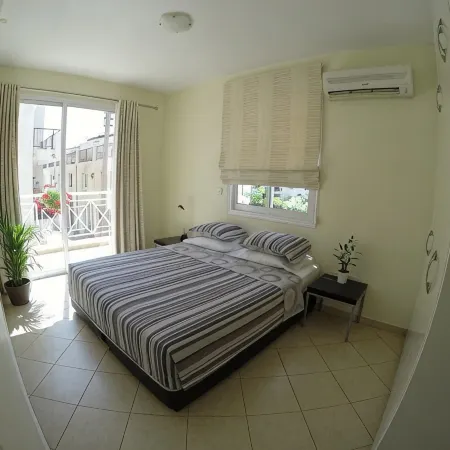 Kato Paphos Suites - 1-Bedroom Apartment. Pool view, WiFi & a/c. Great Location