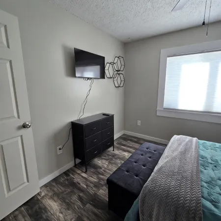 3-bedroom townhome walking distance to Highschool and Lions Park